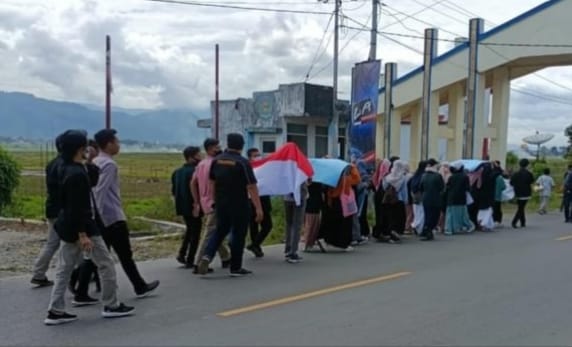 Puluhan Mahasiswa IAIN Kerinci Lakukan Aksi unjuk Rasa di Gedung Kampus IAIN Kerinci