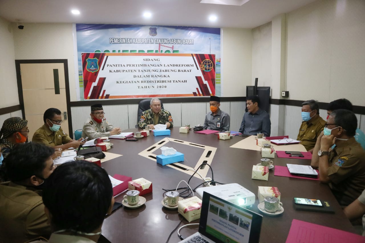 Safrial Pimpin Sidang Panitia Pertimbangan Landreform Program Redistribusi Tanah