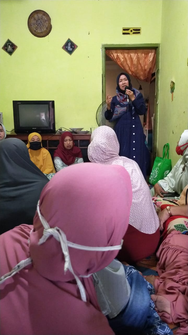 Saat Ikut Pengajian Ibu-ibu di Kota Jambi, Hesti Haris Tampil Elegan dan Sederhana