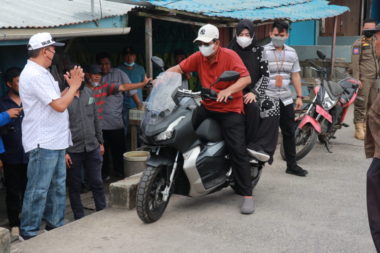 Naik Motor, Bupati Anwar Sadat 