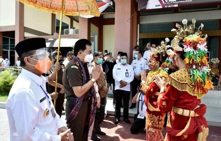 GUBERNUR FACHRORI SAMBUT KEDATANGAN KAJATI JAMBI