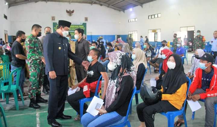 Wabup Hairan Tinjau Kegiatan Serbuan Vaksin TNI di Kecamatan Tebing Tinggi