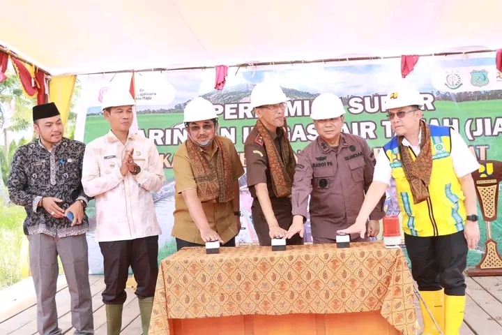 Dukung Ketahanan Pangan, Bupati UAS Resmikan Jaringan Irigasi Air Tanah di Desa Parit Bilal