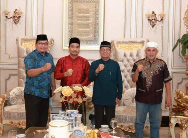 Silaturahmi Lebaran, FU Dan Tim Keluarga Kunjungi Kediaman Ketua DPD Gerindra