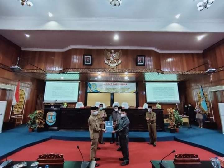 Bupati Adirozal Hadiri Rapat Paripurna DPRD Kerinci