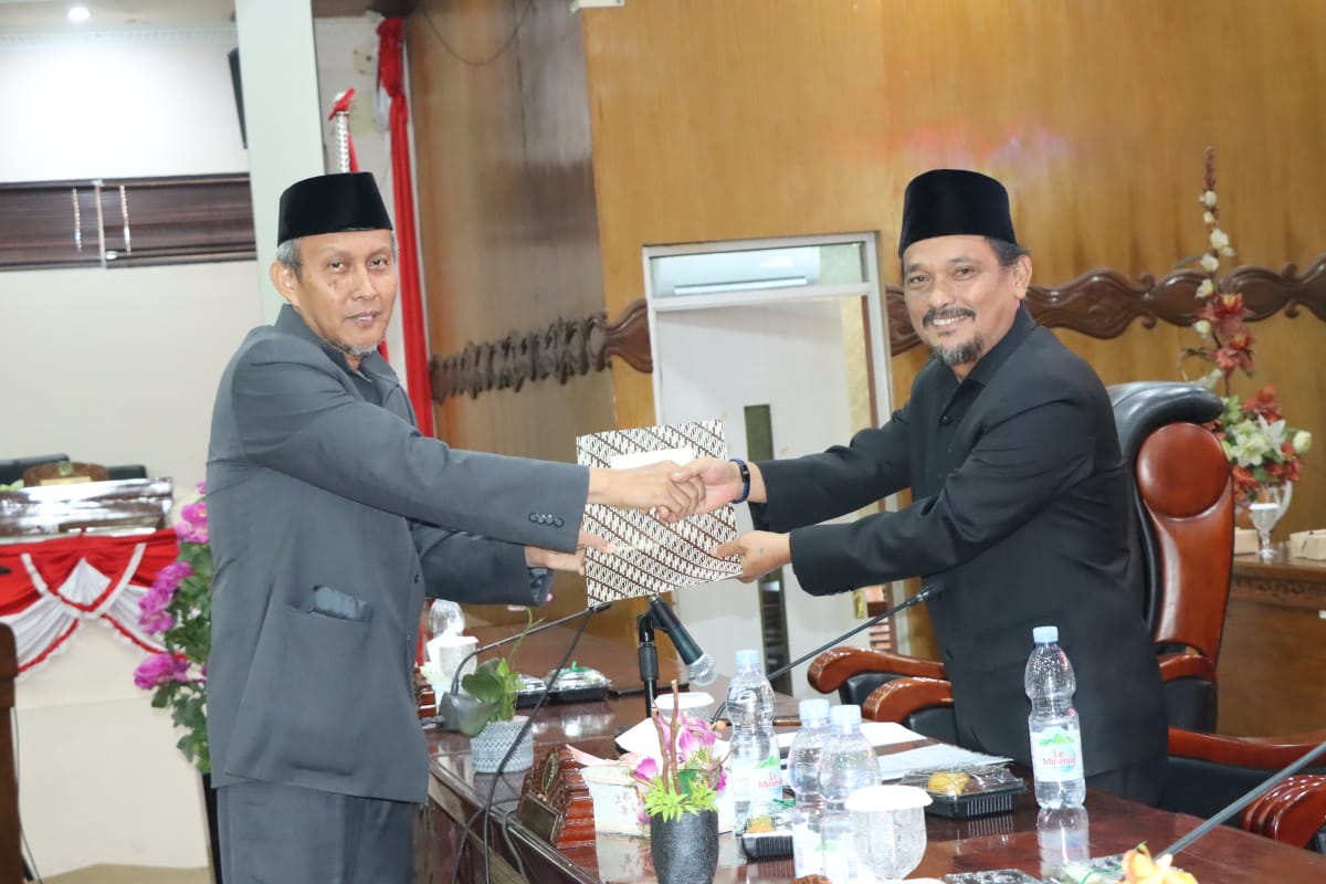 Sekda Hadiri Rapat Paripurna Penyampaian Nota Raperda APBD Tanjab Barat Tahun 2024