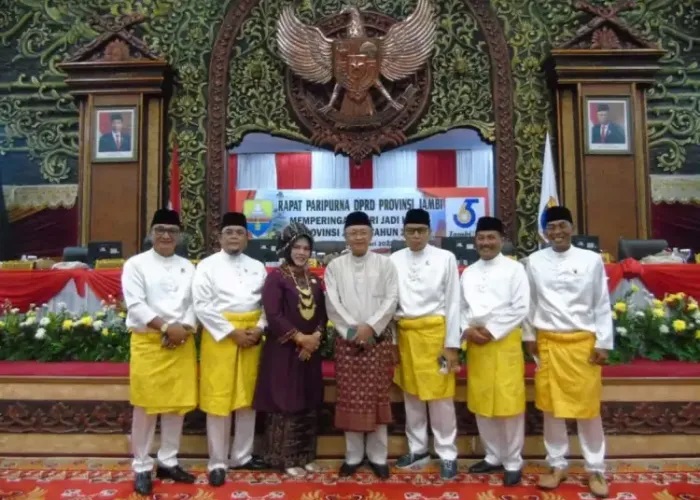 Bupati Cek Endra Hadiri Rapat Paripurna HUT Provinsi Jambi Ke-65