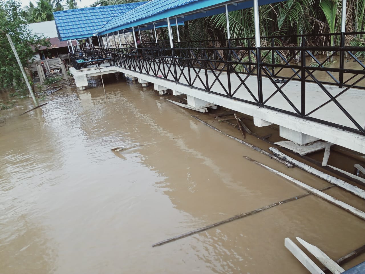 Warga Apresiasi Pembangunan Halte Sungai