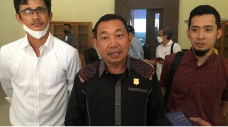 Anggota DPRD Tanjab Barat Soroti Pemberhentian Perangkat Desa Sungai Rambai    