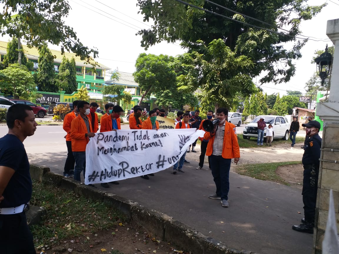 Tuntut Kebijakan UKT dan Merger Fakultas, Mahasiswa Unja Gelar Demo