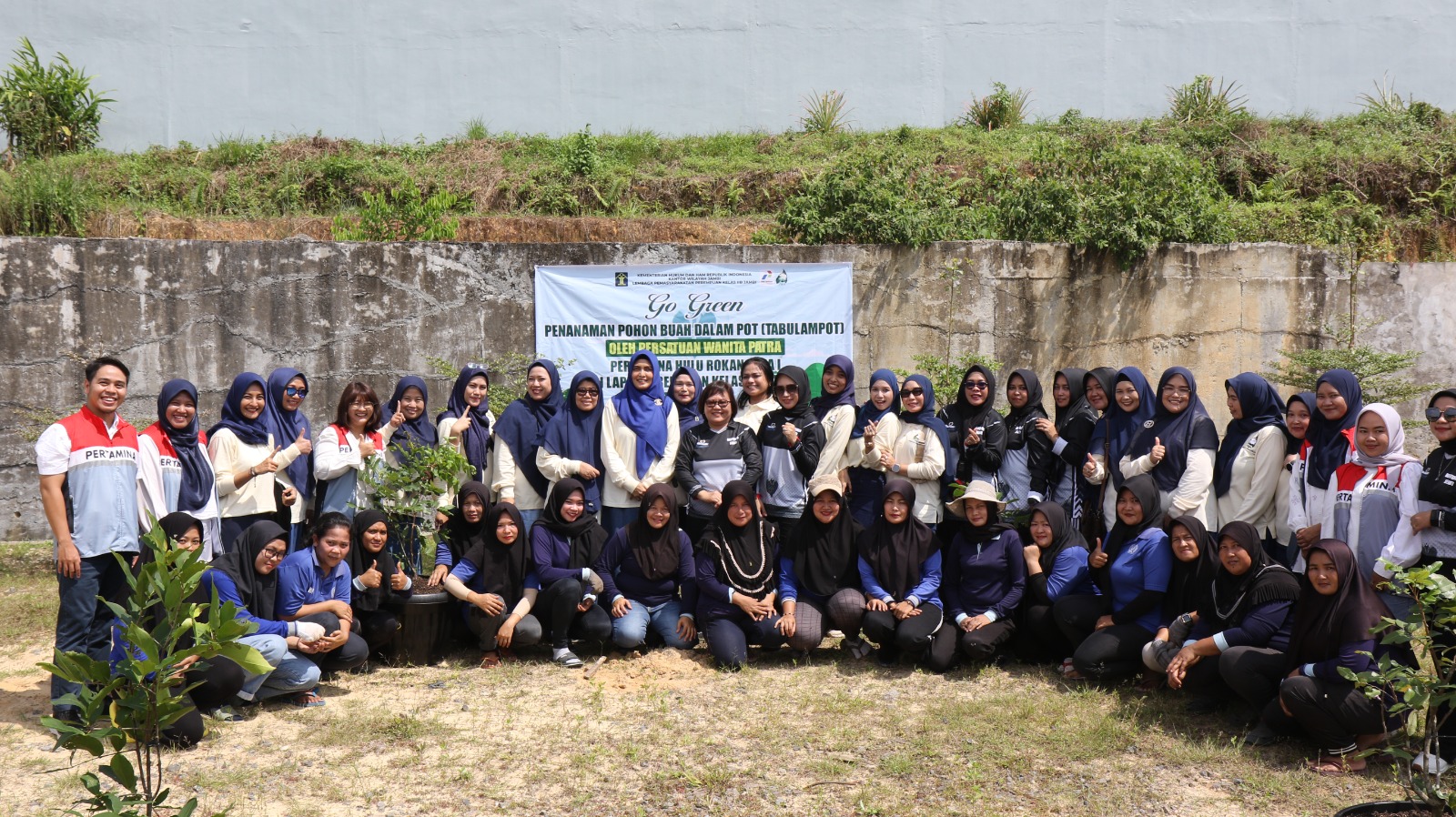 Kunjungi Lapas Perempuan Jambi, Persatuan Wanita Patra Zona 1 Serahkan Bantuan Tanaman Buah dalam Pot 