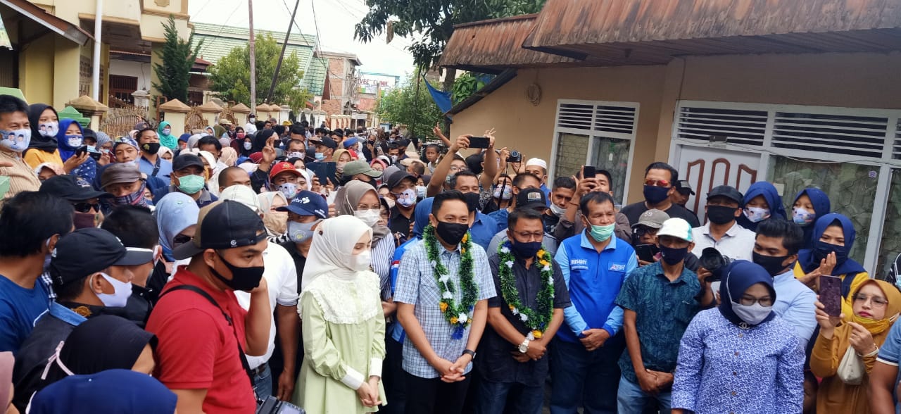 Blusukan Ke Desa Gedang,  Fikar- Yos Disambut Tarian Sekapur Sirih dan Pengalungan Bunga