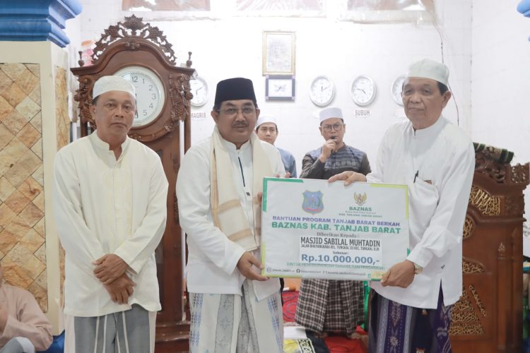 Bupati Tanjab Barat Laksanakan Safari Subuh di Masjid Sabilah Muhtadin