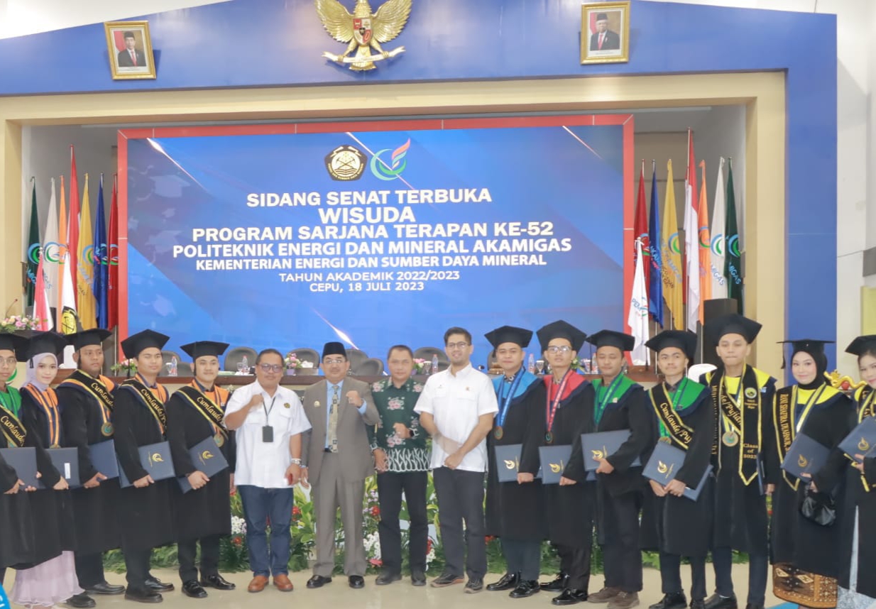 Bupati Hadiri Prosesi Wisuda Program Sarjana Terapan Ke-52 Politeknik Energi dan Mineral serta Akademik Minyak dan Gas