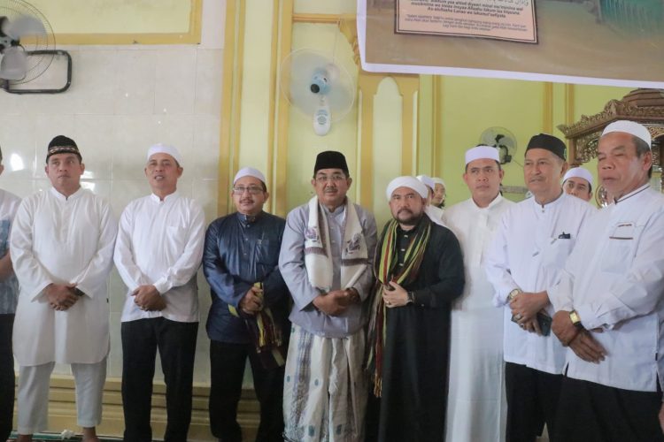 Bupati Tanjab Barat Hadiri Haul ke-87 Syekh Abdurrahman Sidiq Bin Syekh M. Afif Al- Banjari di Sapat