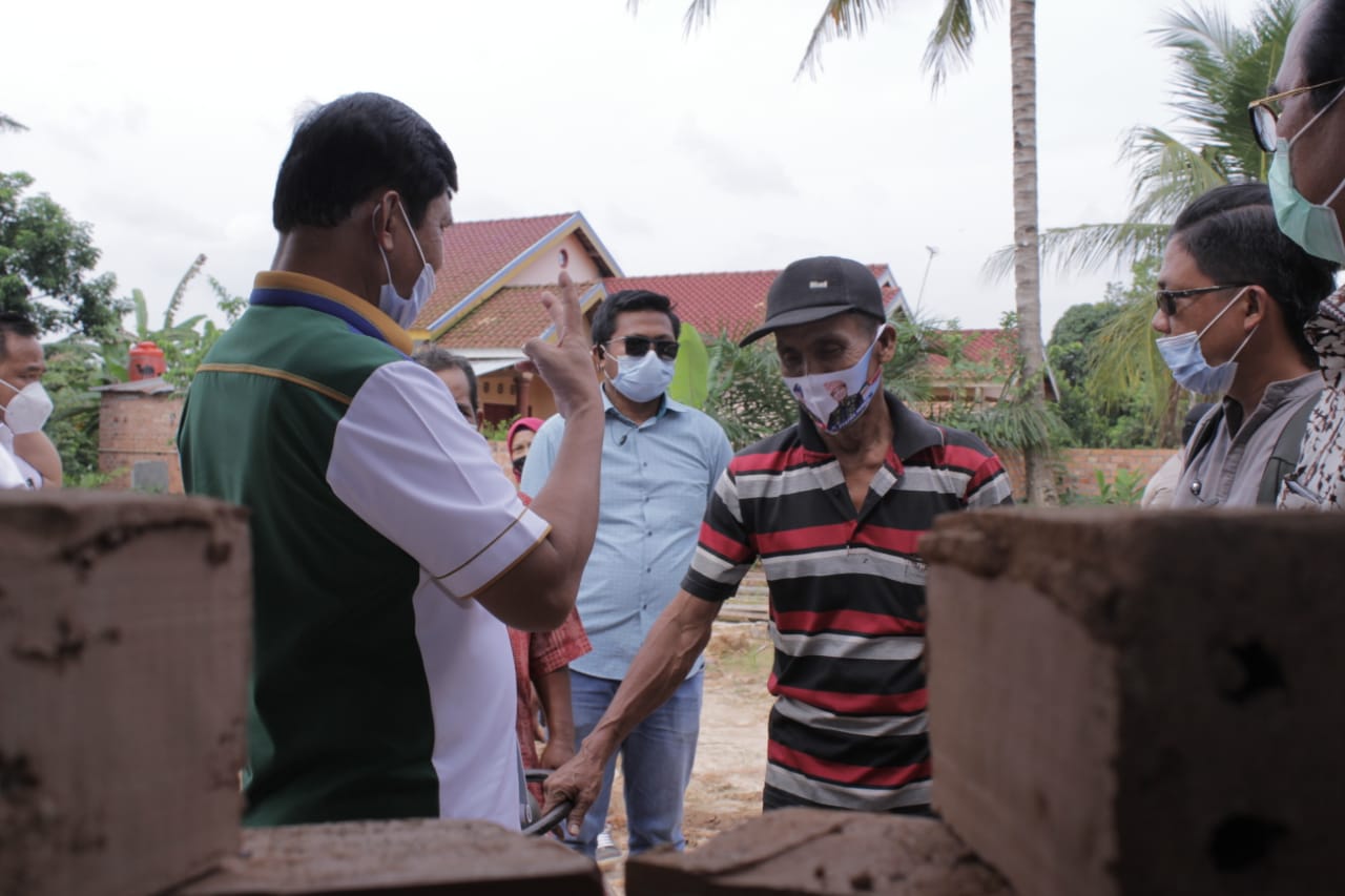 Kunjungi Pengrajin Batu Bata, Cawagub Syafril di Sambut Hangat 