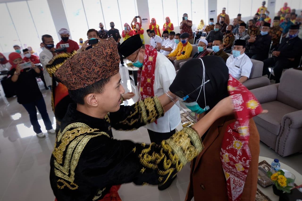 Disela Pengukuhan Tim Pemenangan Kerinci – Sungai Penuh Ce- Ratu Diangkat Menjadi Bagian Dari “Mendah Kincai”