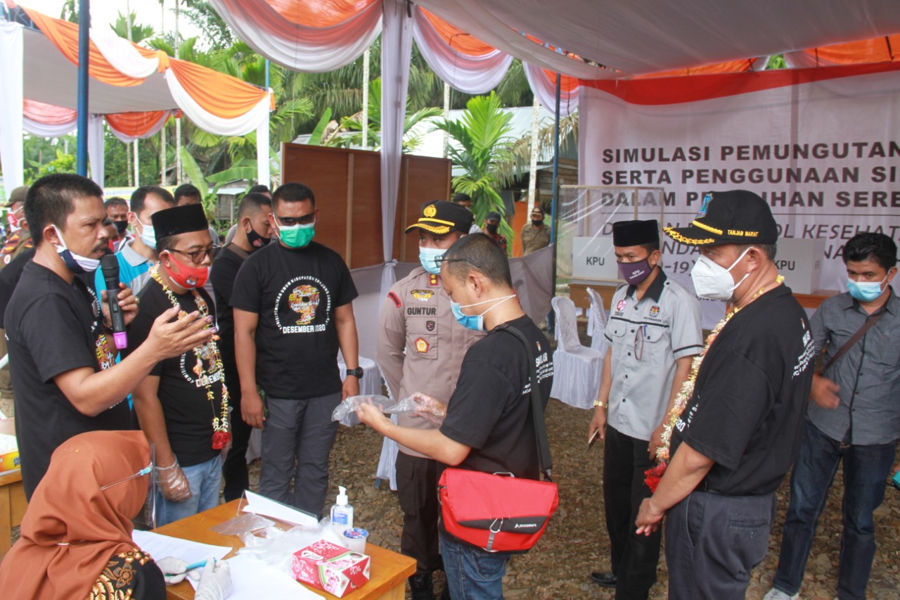 Sekda Hadiri Simulasi Pemungutan Suara Dengan Protokol Kesehatan