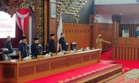 DPRD Provinsi Jambi Gelar Paripurna Pendapatan Ranperda Tentang Perubahan 