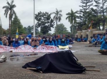 Geruduk Gedung DPRD, Mahasiswa Minta Dukungan Penolakan