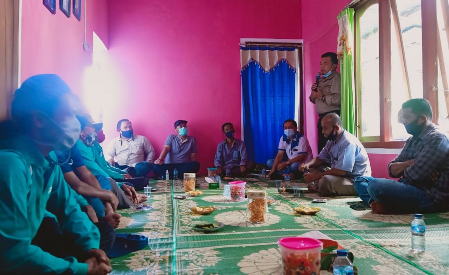Teringat Masa Lalu, Cagub Al haris Teteskan Air Mata Saat Bertemu Petani Karet Muaro Jambi