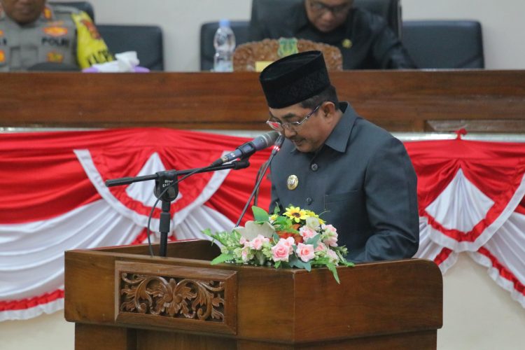 Bupati Tanjab Barat Ikuti Rapat Paripurna Ketiga DPRD