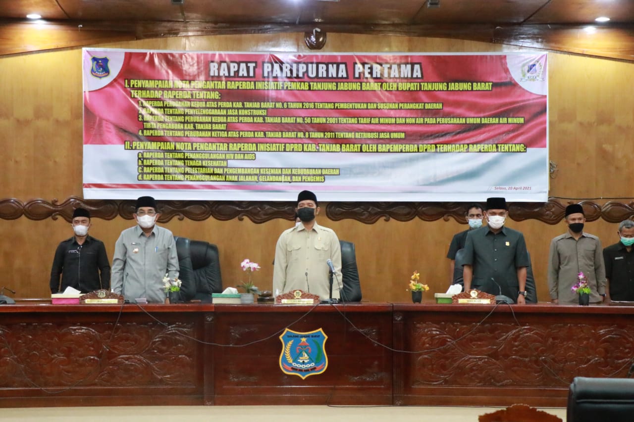 Bupati Tanjab Barat Hadiri Rapat Paripurna Pertama DPRD