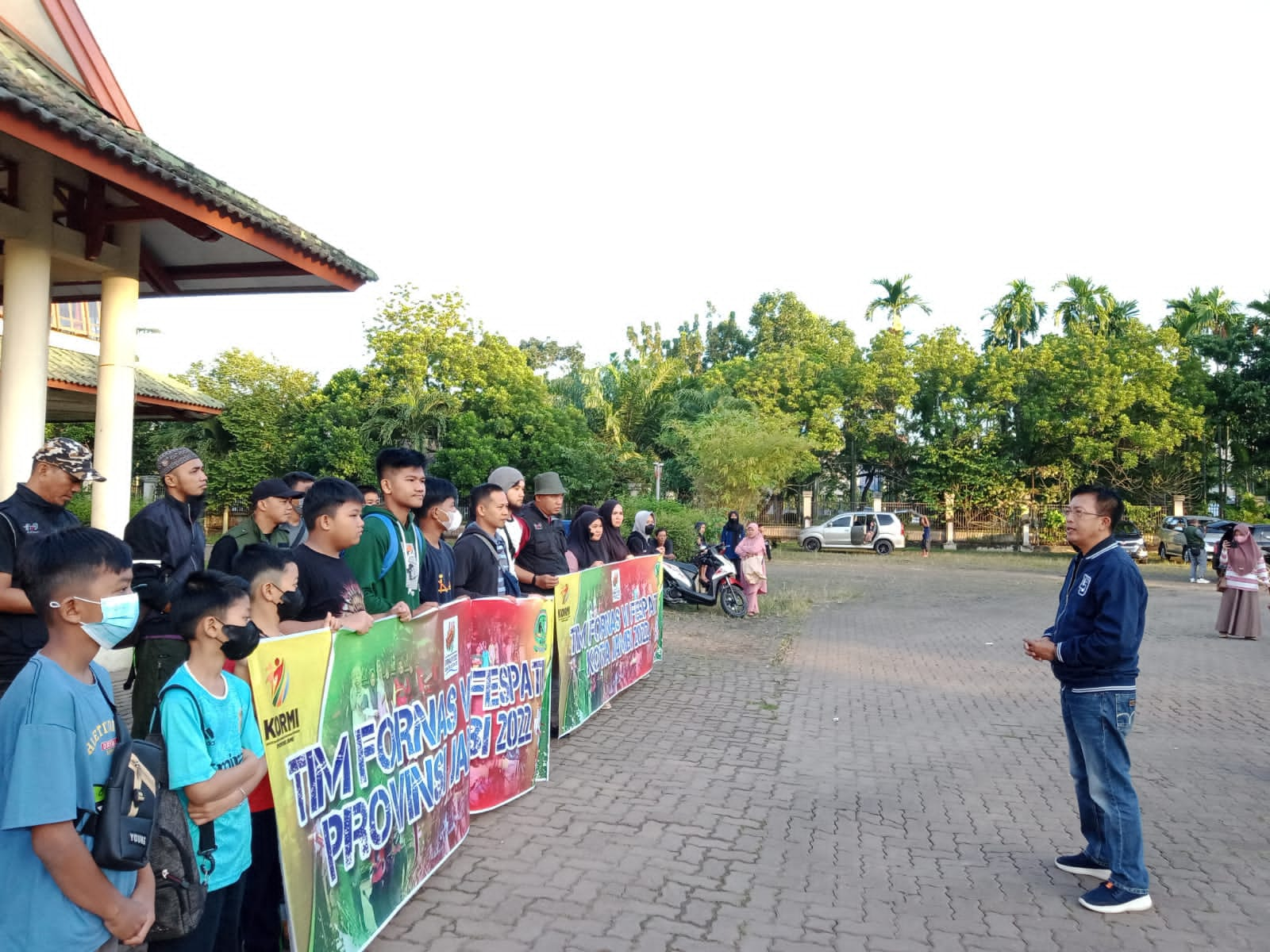 SABRI YANTO LEPAS ATLET PANAHAN JAMBI