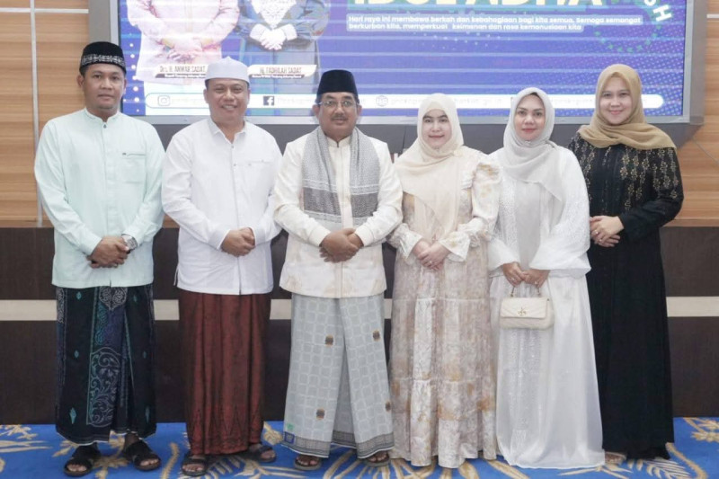 Usai Salat Idul Adha di Masjid Al-Anwar, Bupati Anwar Sadat Gelar Open House
