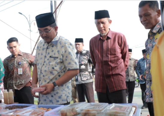 Anwar Sadat Tinjau Pasar Bedug Ramadhan di Alun-alun Kota Kuala Tungkal