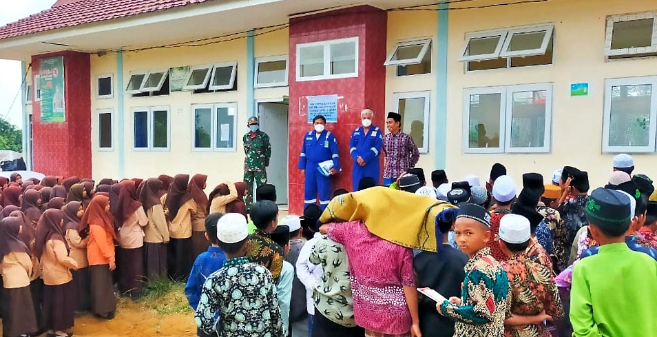 SKK Migas–KKKS Jindi South Jambi B Co Ltd Memberikan Paket Bantuan Perlengkapan Sholat