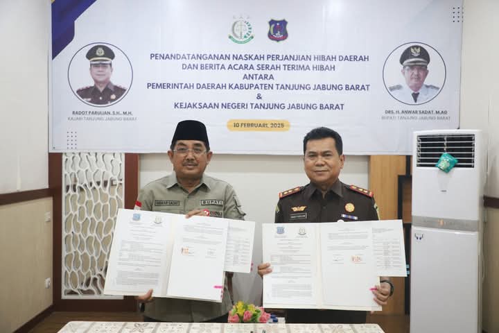 Bupati Anwar Sadat Serahkan Hibah Gedung Baru Kantor Kejari Tanjabbar 