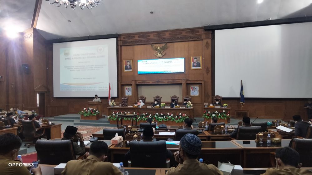 Paripurna Persetujuan dan Penandatanganan Perda Perubahan APBD Muarojambi