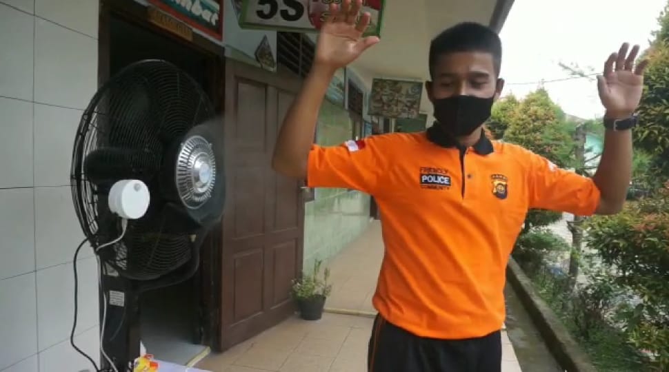 Bripda Maz Hariza Ciptakan Alat Sprayer Otomatis