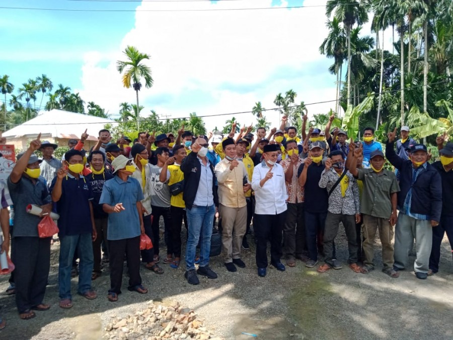 Kunjungi Senyerang, Warga Yakin Jambi Lebih Maju Ditangan Cek Endra - Ratu