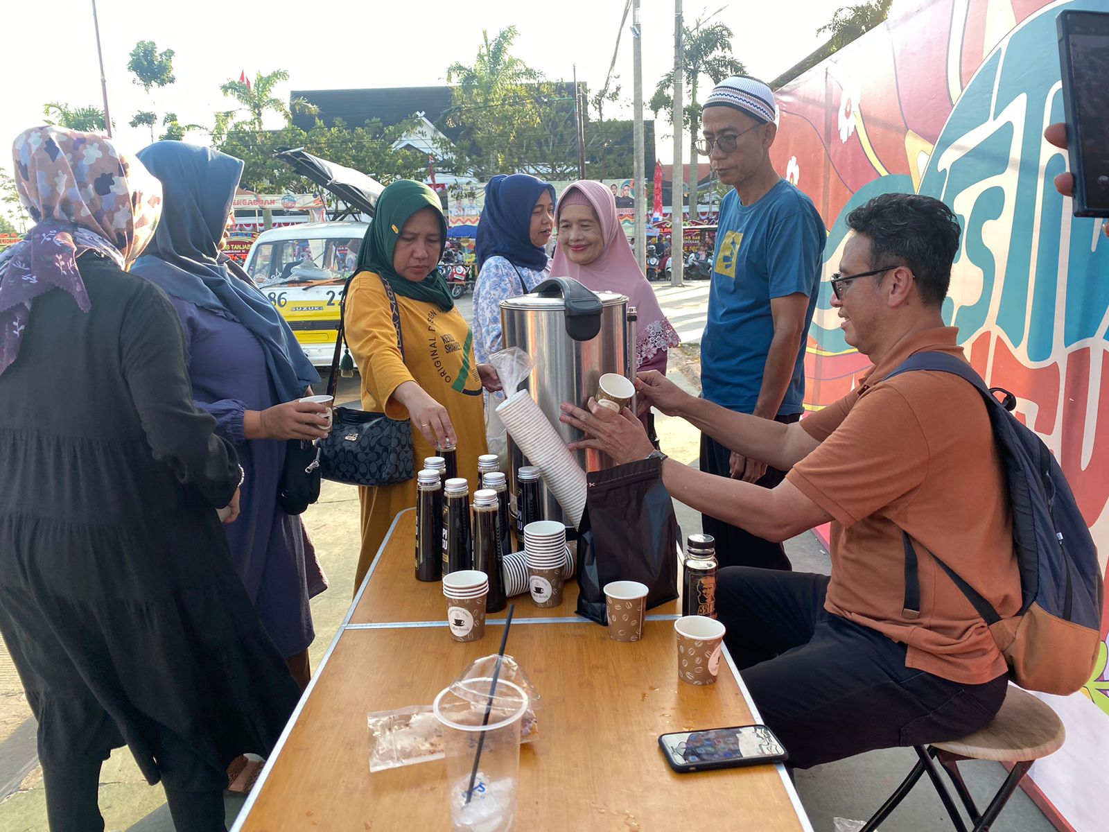 1000 Cup Kopi Gratis Dibagikan di Alun-alun Kota Kuala Tungkal