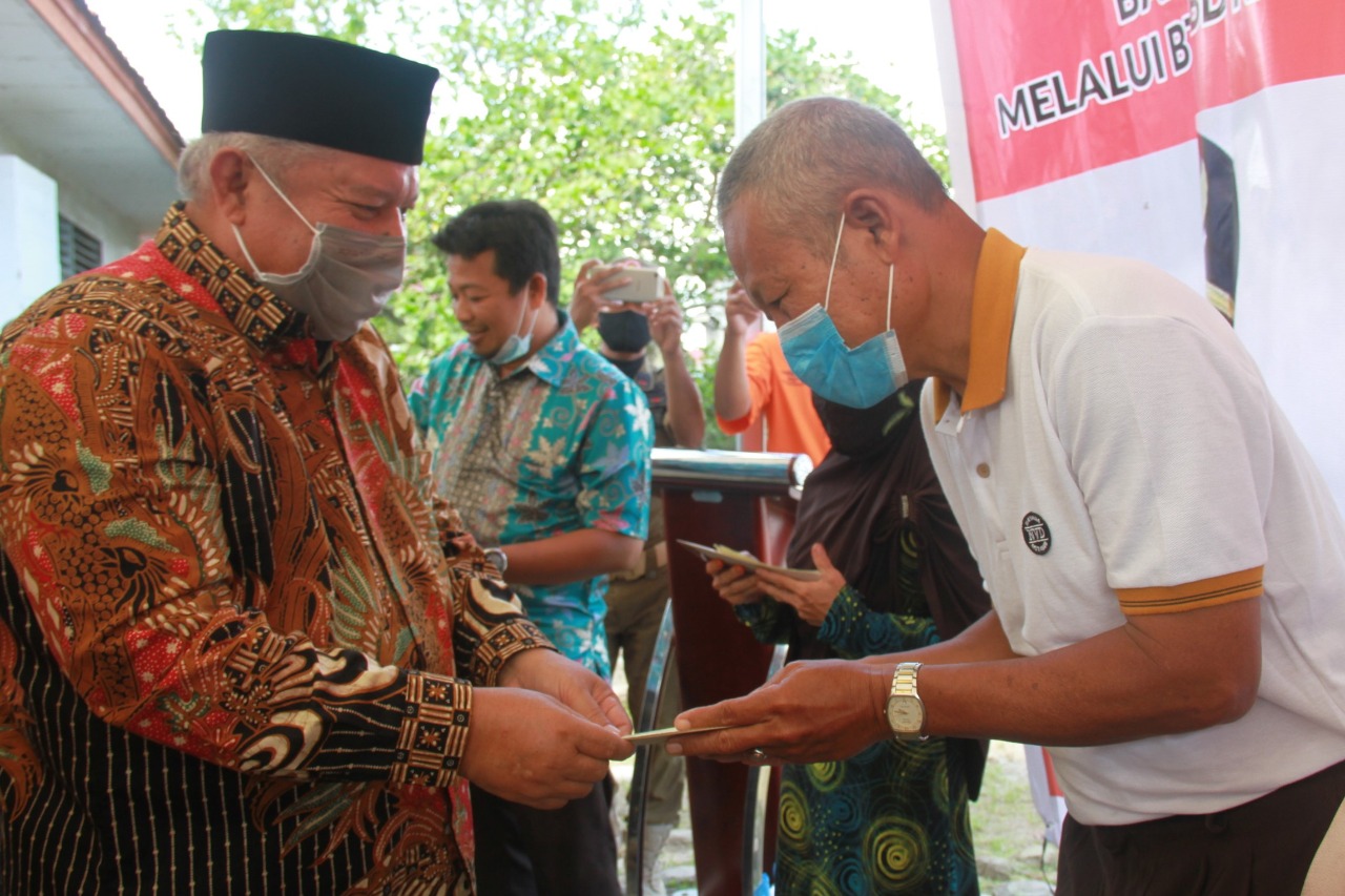 3.910 Kepala Keluarga  di Tanjab Barat Terima BLT