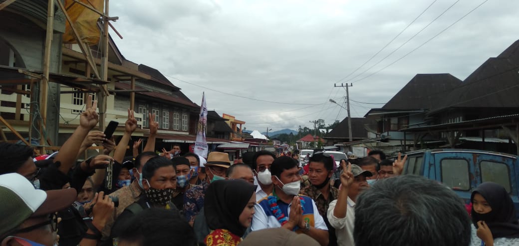 Cawagub Syafril Nursal Disambut Antusias Saat Blusukan di Pasar Lempur Tengah