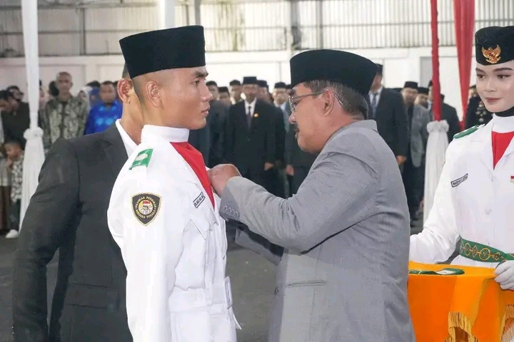 Bupati UAS Kukuhkan Paskibraka Kabupaten Tanjung Jabung Barat Tahun 2025