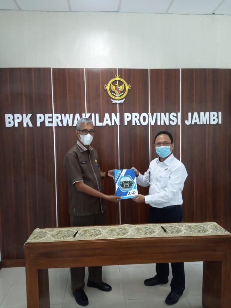 Serahkan LKPD Tahun Anggaran 2020 Pemkab Muaro Jambi, Alias : Semoga Ini Yang Ke-Lima Kalinya Kita Dapat WTP Berturut-turut