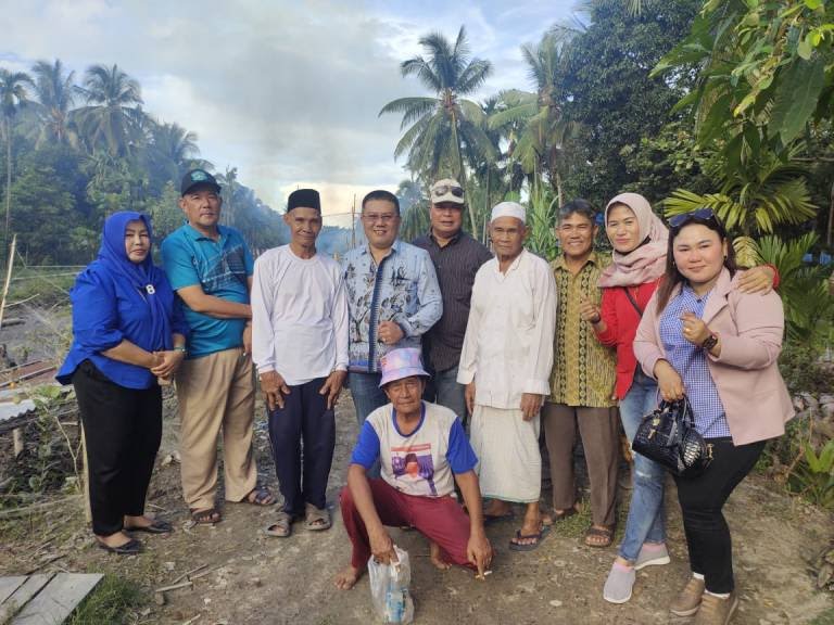 Puluhan Tahun Warga Dusun Makmur Nantikan Listrik, Anggota DPRD Tanjab Barat Jamal Langsung Tinjau Lokas