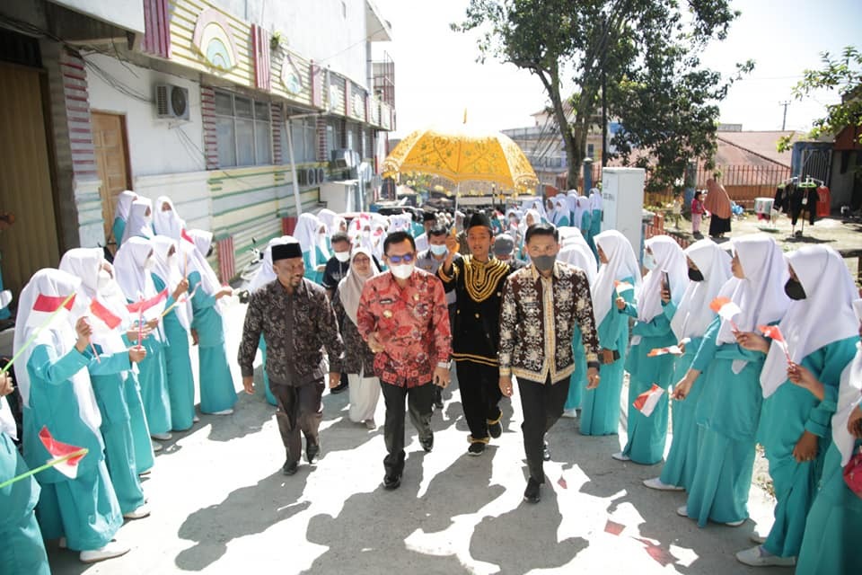 Wako Ahmadi Hadiri dan Resmikan Launching Program Unggulan SMP 1 Negeri Sungai Penuh