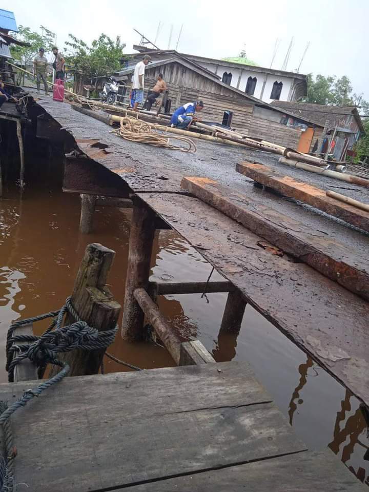 Setelah Ditinjau Bupati, Jembatan Parit III Diperbaiki