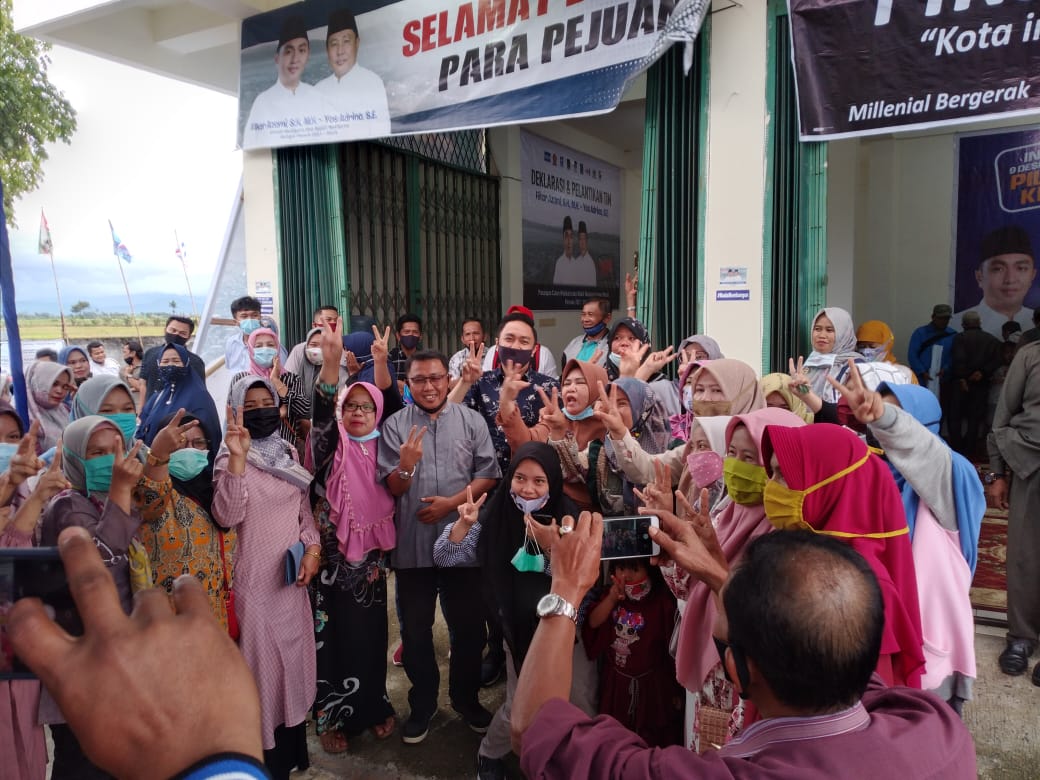 Keren... Emak - Emak Sungai Liuk Semangat Menangkan Fikar - Yos 