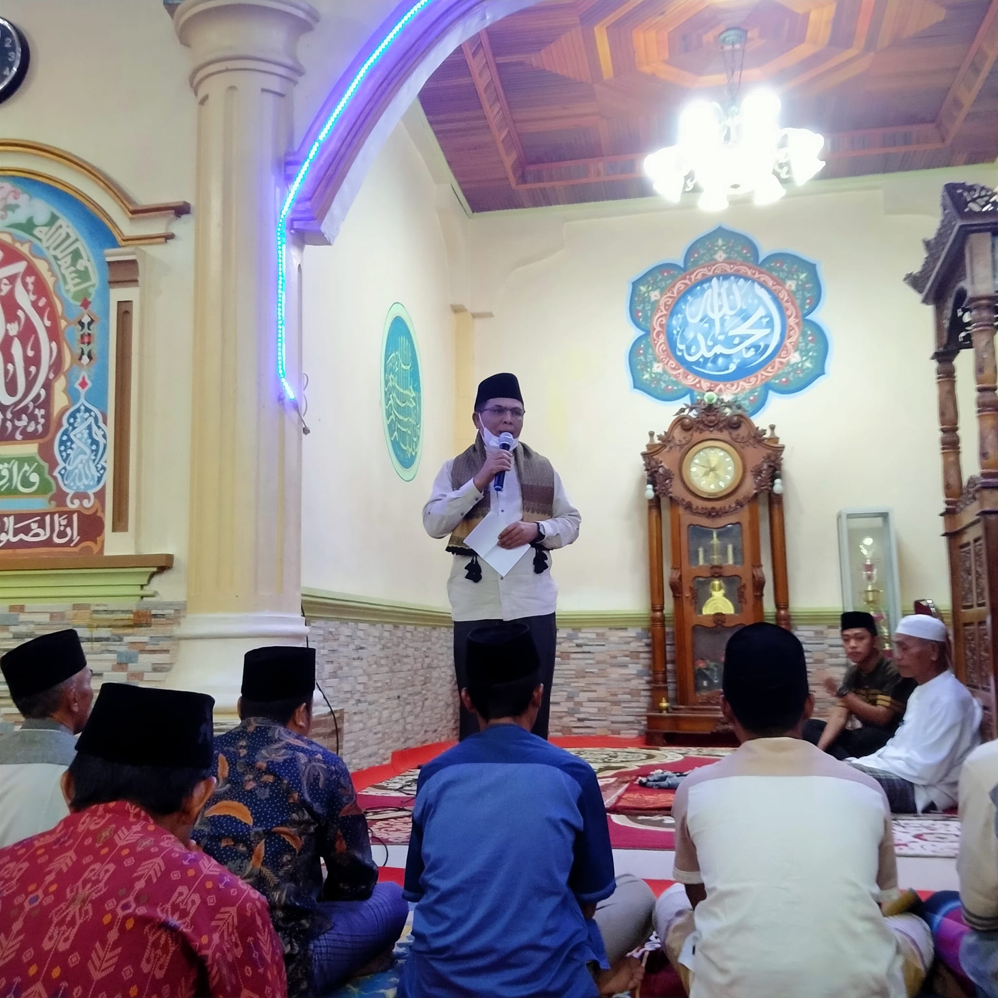 Wakil Ketua Komisi II DPRD Kota Sungai Penuh Berikan Kultum di Masjid Baitunnur 4 Desa Sungai Liuk