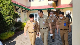 Al Haris Datangi SMAN/SMK di Kota Jambi, Pantau Pelaksanaan PPDB