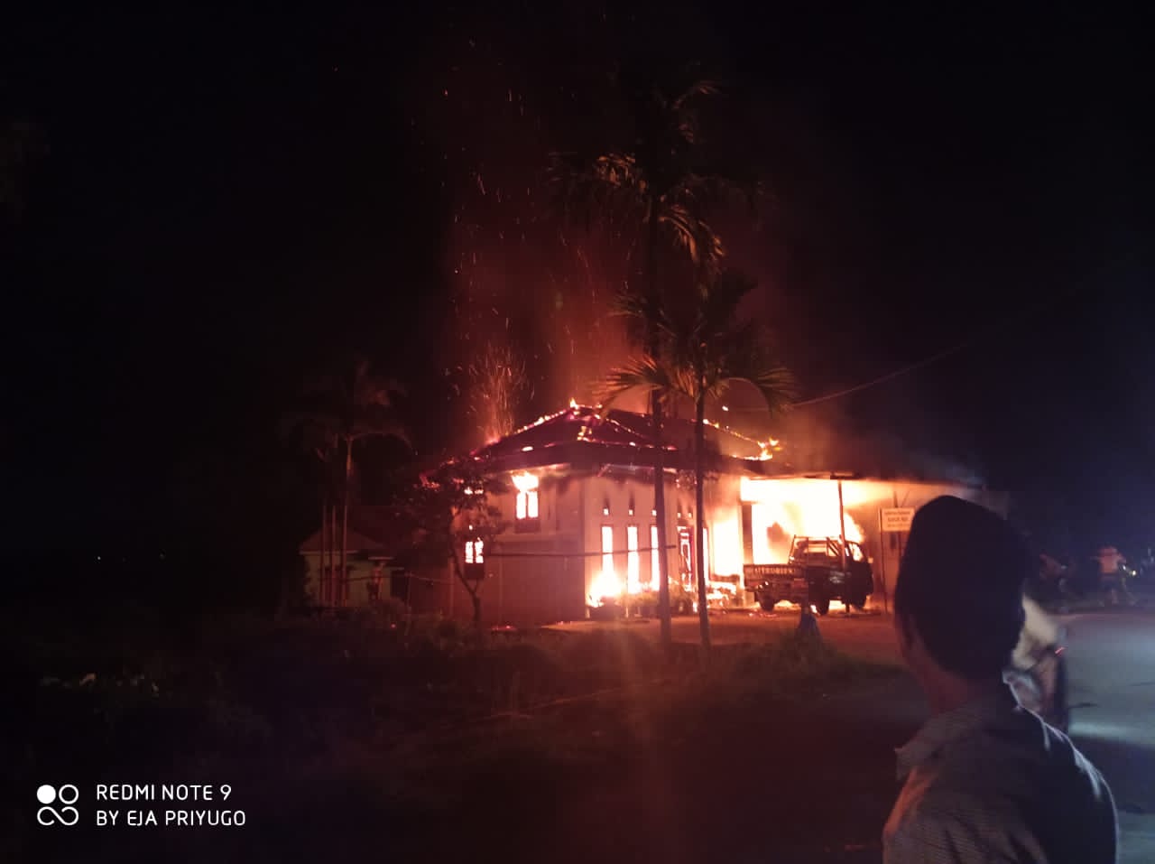1 Ramadhan , Api Lalap Rumah Warga di Desa Semerah