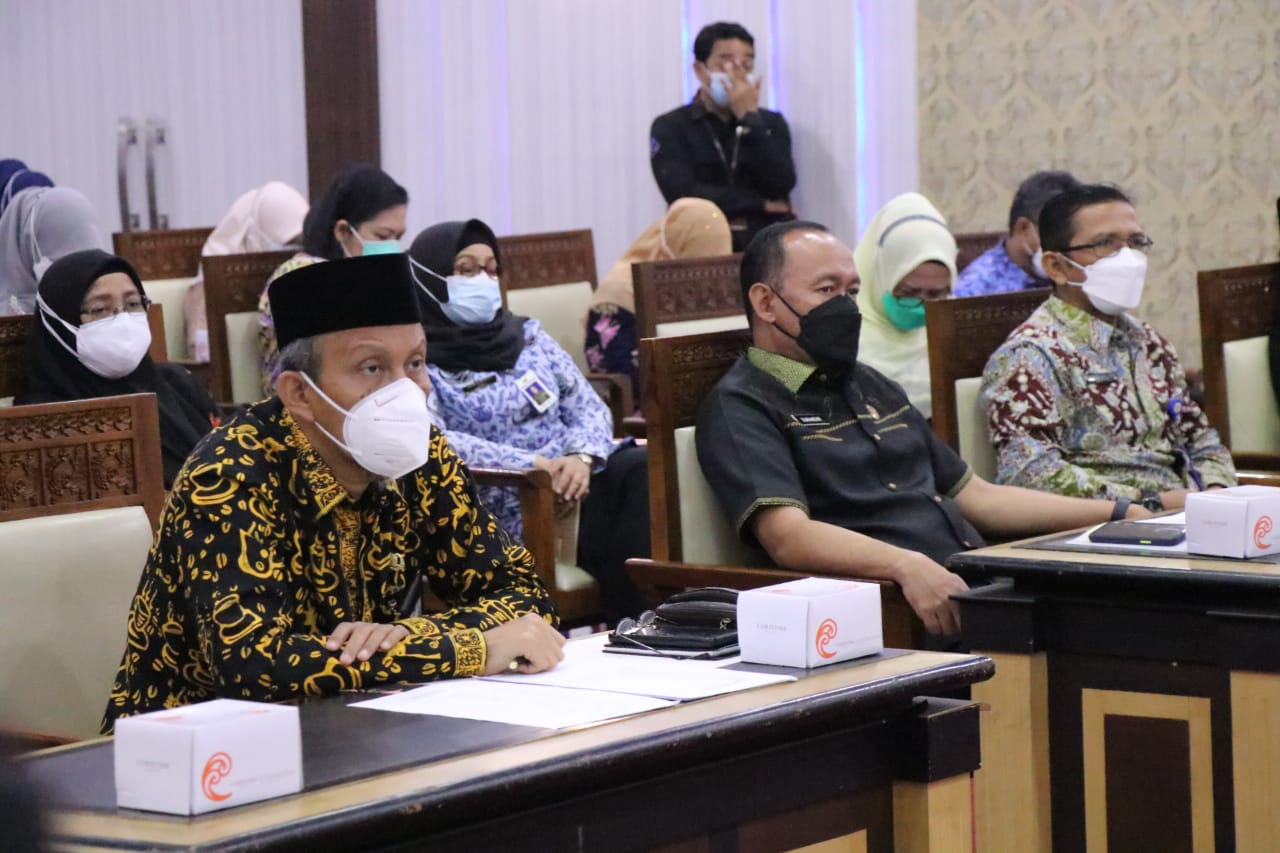 Sekda Tanjab Barat Hadiri Rapat Evaluasi Penangganan Covid-19  Se-Provinsi Jambi