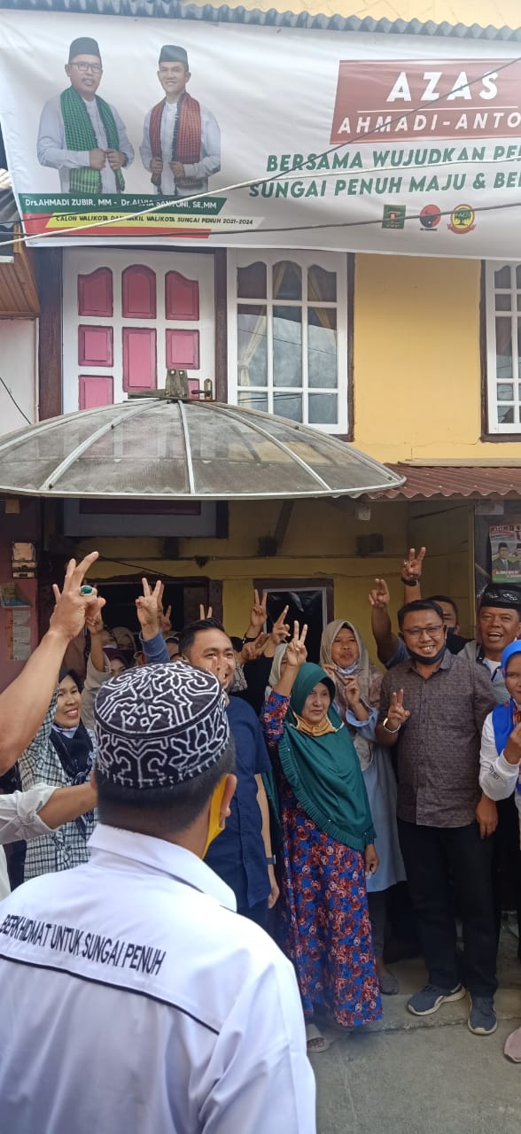 Kejadian Unik di Maliki Air Rawang, Warga Seisi Rumah Posko Azas Acukan Dua Jari dan Meminta Berfoto Bersama Fikar - Yos 