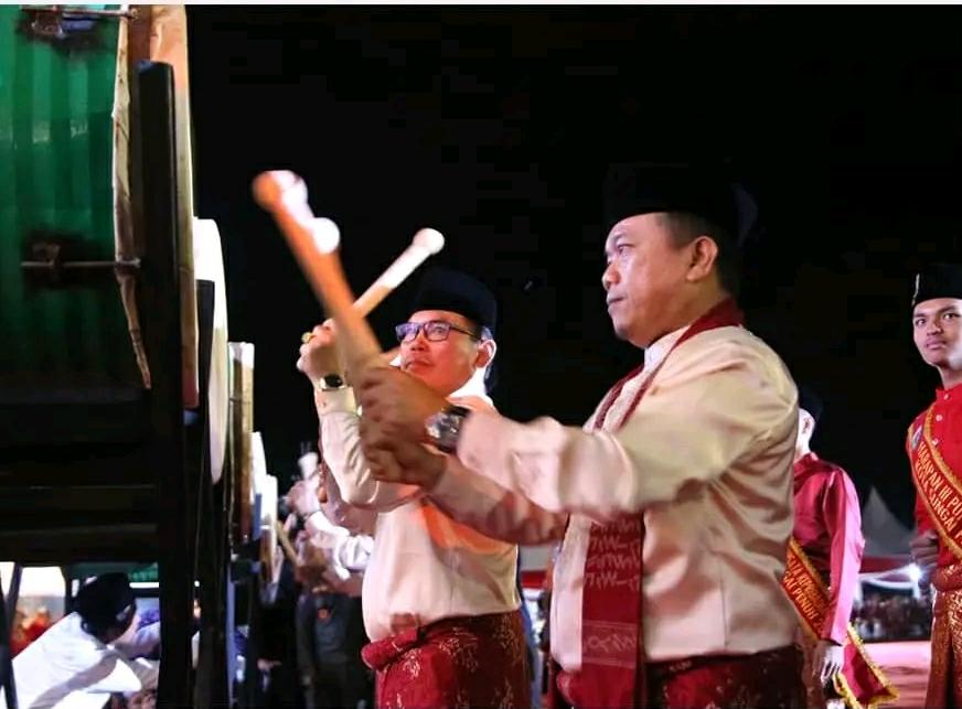 Ribuan Masyarakat Tumpah Ruah Saksikan Pembukaan MTQ